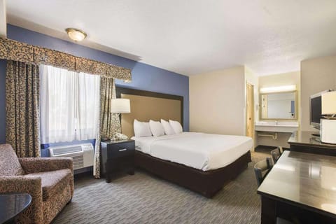Days Inn by Wyndham Mackinaw City - Bridgeview Area Hotel in Mackinaw City
