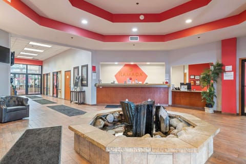 Ramada by Wyndham Sioux Falls Airport - Waterpark Resort & Event Center Hôtel in Sioux Falls