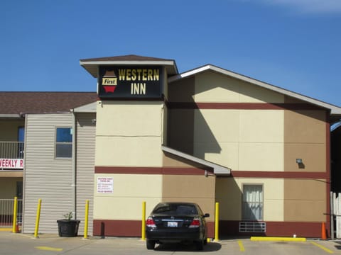 First Western Inn - Fairmont City Motel in Ozark Mountains