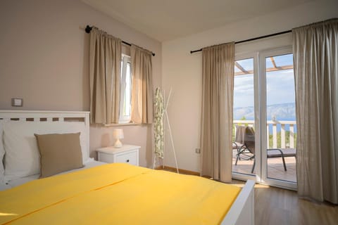 Bed, View (from property/room), Balcony/Terrace, Photo of the whole room, Bedroom, Sea view