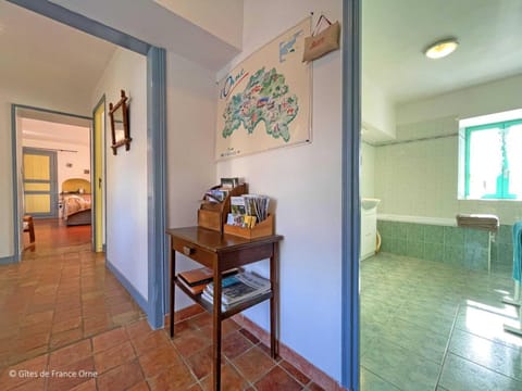 Charmante longère 18ème siècle avec jardin, animaux acceptés - FR-1-497-49 House in La Perrière