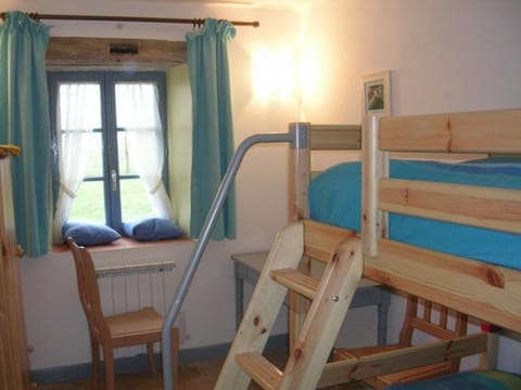 Charmante longère 18ème siècle avec jardin, animaux acceptés - FR-1-497-49 House in La Perrière