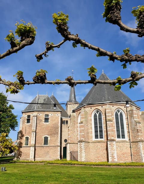 Nearby landmark, Spring, Day, Landmark view