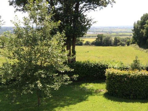 Charme Authentique à Bonnevent avec Vue et Calme - FR-1-497-81 House in Normandy