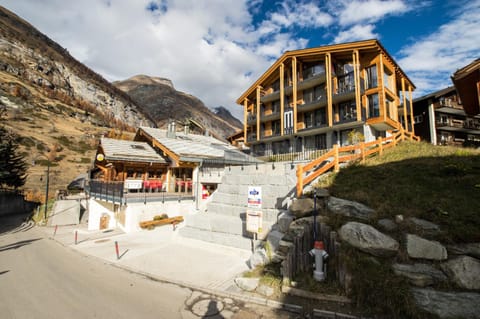 House Mojo Condo in Zermatt