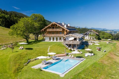 Property building, Natural landscape, Garden view, Mountain view, Swimming pool, Swimming pool