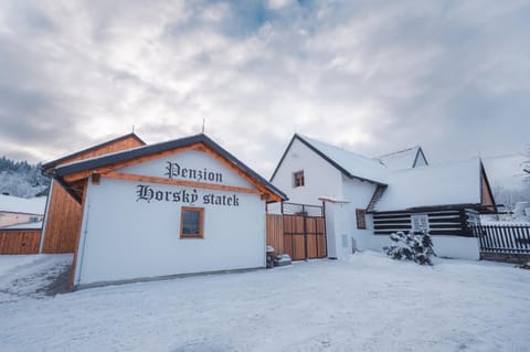 Property building, Facade/entrance, Winter