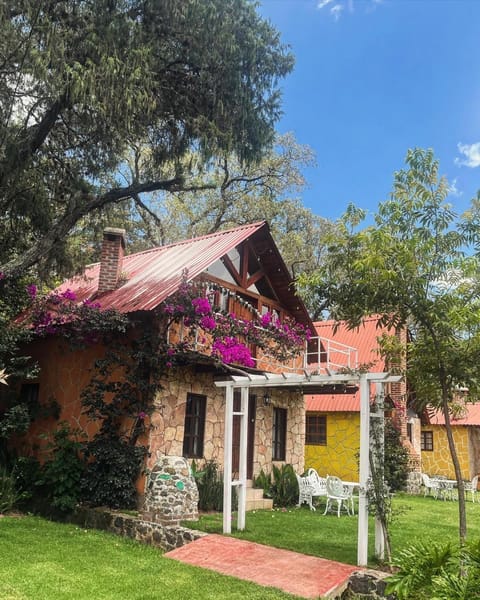 Cabañas Cumbres de Aguacatitla Nature lodge in Hidalgo, Mexico