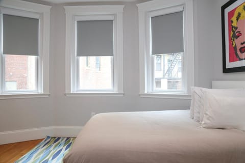 A Stylish Stay w/ a Queen Bed, Heated Floors.. #23 Apartahotel in Brookline