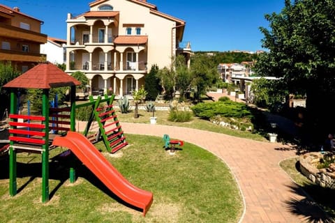 Patio, Garden, Garden view