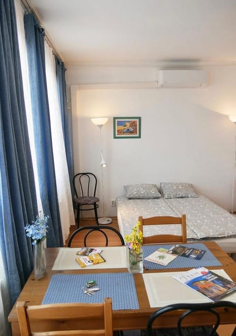 CasaLara-Cozy Nest Near Buda Castle Condo in Budapest