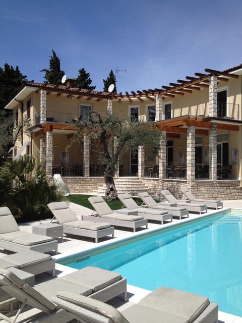Property building, Day, Pool view, Swimming pool, sunbed