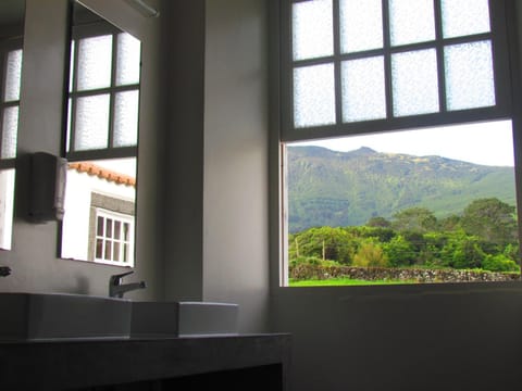 Bathroom, Mountain view