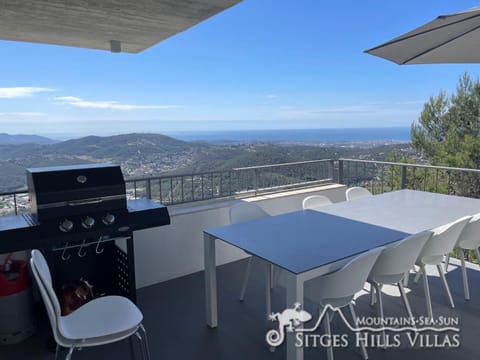 Stunning views to sea from Modern Villa El Mirador near Sitges Chalet in Garraf