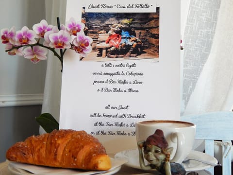 Restaurant/places to eat, Breakfast, Italian breakfast