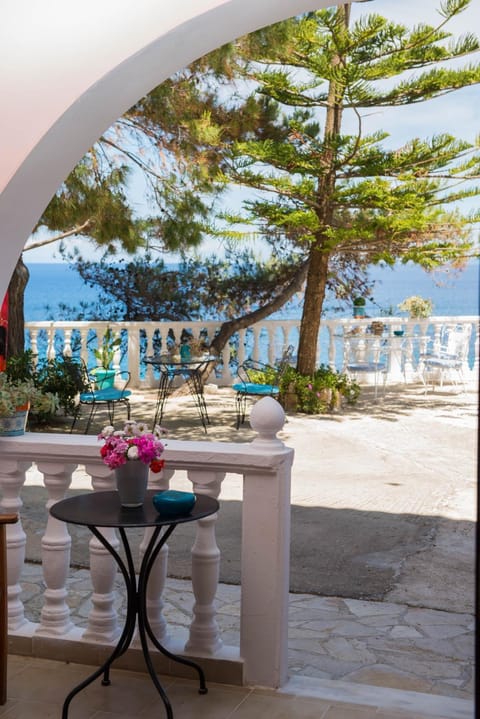 Patio, Day, Natural landscape, View (from property/room), Balcony/Terrace, Dining area, Sea view