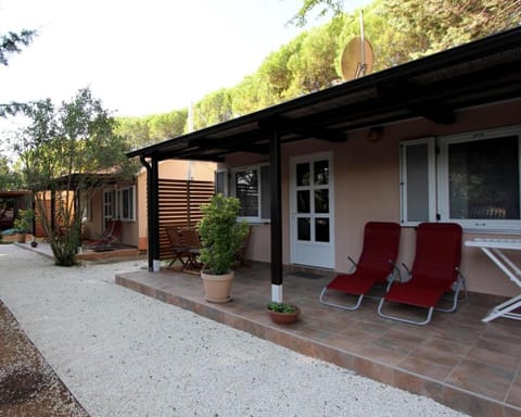 Bungalow comfort 100 m from the Beach Campground/ 
RV Resort in Premantura