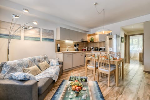 Kitchen or kitchenette, Living room, Seating area, Dining area, Communal kitchen, dishwasher, oven, pet friendly, stove