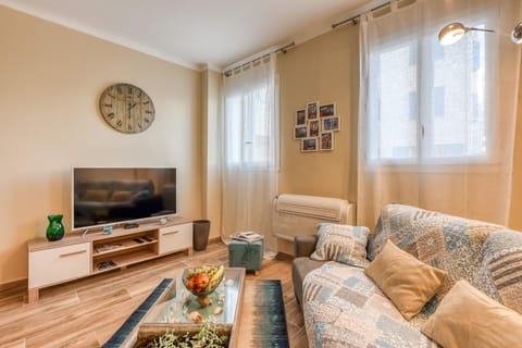 Communal lounge/ TV room, TV and multimedia, Living room, Seating area