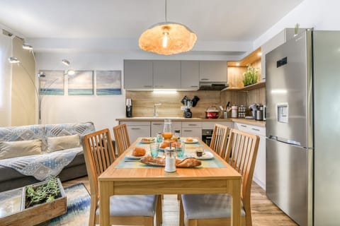 Coffee/tea facilities, Kitchen or kitchenette, Dining area, Communal kitchen, oven, pet friendly, stove, toaster