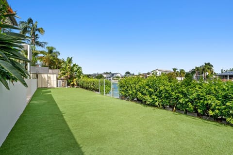 SEACLUSION 4bed waterfront, sleeps 12 Casa in Gold Coast