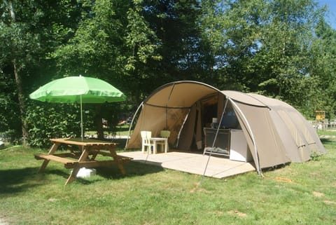 Camping Les Arbois Campground/ 
RV Resort in Jura