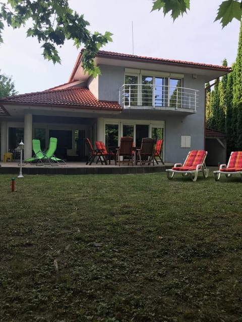 Megtart-lak Villa Villa in Balatonszárszó