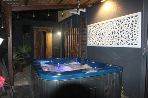 Hot Tub, Spa and wellness centre/facilities