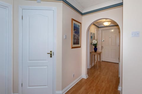 Churchill Way Suite Apartment in Basingstoke