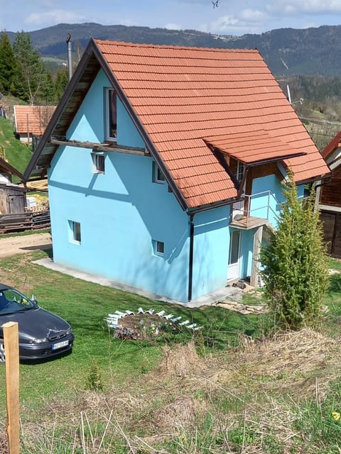 Vikendica Jezdić House in Zlatibor District, Serbia