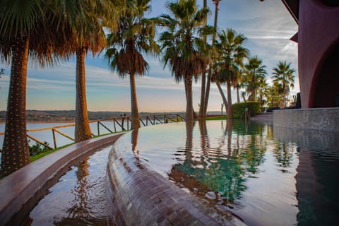 Lake view, Swimming pool