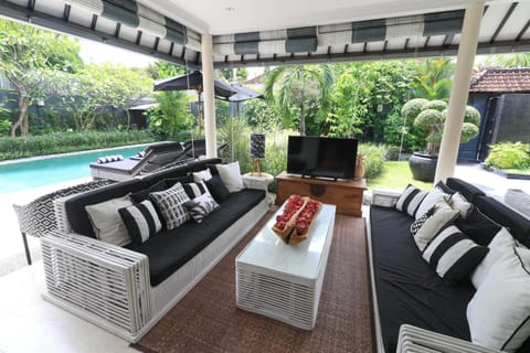 Villa Bloom 1 - 4 bedrooms, 4 bathrooms, private pool close to the beach Chalet in Kuta
