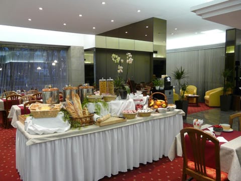 Restaurant/places to eat, Buffet breakfast