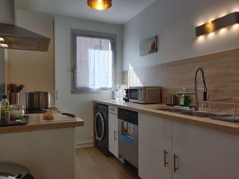 Coffee/tea facilities, Kitchen or kitchenette, dishwasher, microwave, oven, pet friendly, stove, toaster