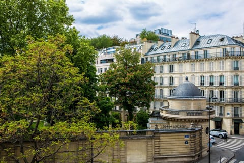 Royal Garden Champs-Élysées Hotel in Paris
