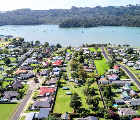 Harbourside Holiday Park Camping /
Complejo de autocaravanas in Whitianga