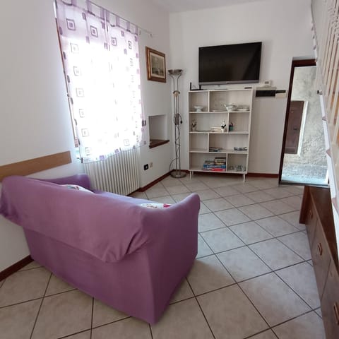 LITTLE FLOWER Apartment in Domaso