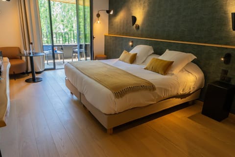 Bed, Balcony/Terrace, Bedroom, Garden view