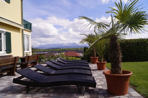 Pension DOBERNIG - CONTACTLESS CHECK IN/STAY Bed and Breakfast in Klagenfurt