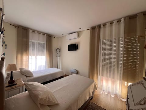 Bedroom, air conditioner