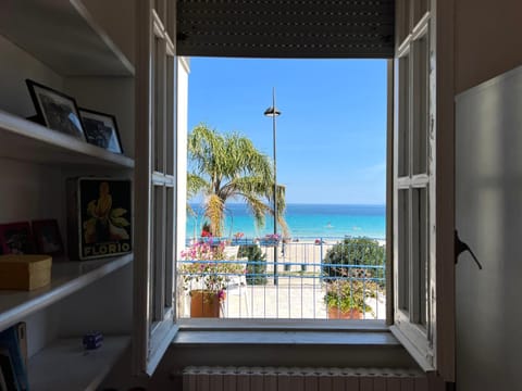 Natural landscape, Balcony/Terrace, Beach, Sea view