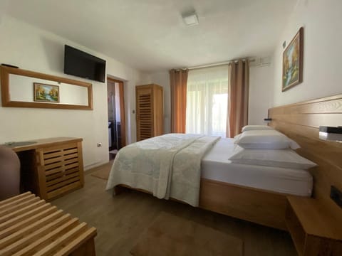 Rada Guest House Bed and Breakfast in Jezerce