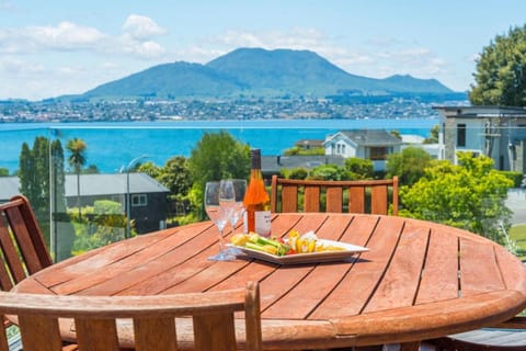 Balcony/Terrace, Lake view, Lake view, Mountain view, Mountain view