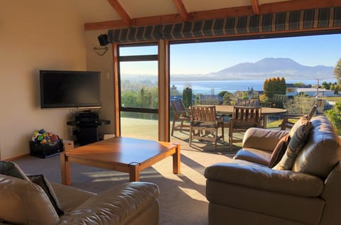 Balcony/Terrace, Living room, Lake view, Mountain view