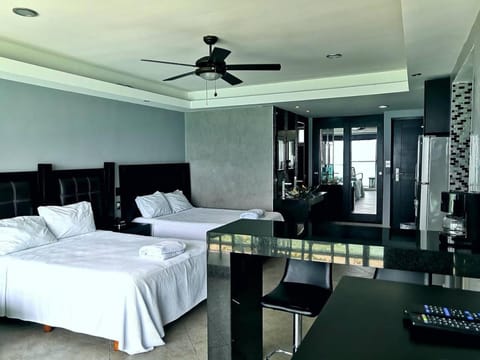 Cancun, Ocean Dream, Beautiful Aparment, Heart of the Hotel Zone Condo in Cancun