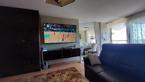 Communal lounge/ TV room, TV and multimedia, Living room, Seating area, Evening entertainment