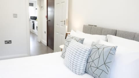 Hatton apartments HEATHROW AIRPORT- FREE parking-Free underground to and from Heathrow Airport Hatton Cross SEE picture-SEE LONDON fast Hatton cross to central London 30min Copropriété in London Borough of Hounslow