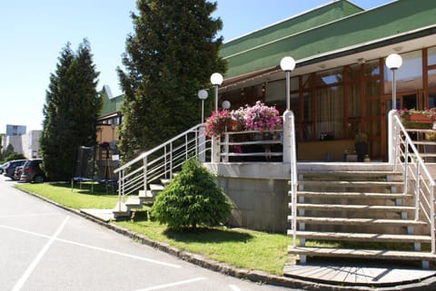 Property building, Day, Neighbourhood, Street view