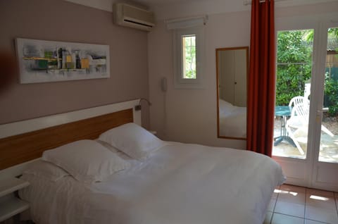 Athéna MOTEL Apartment hotel in Fréjus