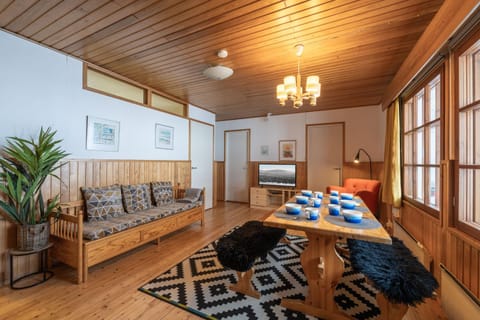 TV and multimedia, Living room, Seating area, Dining area